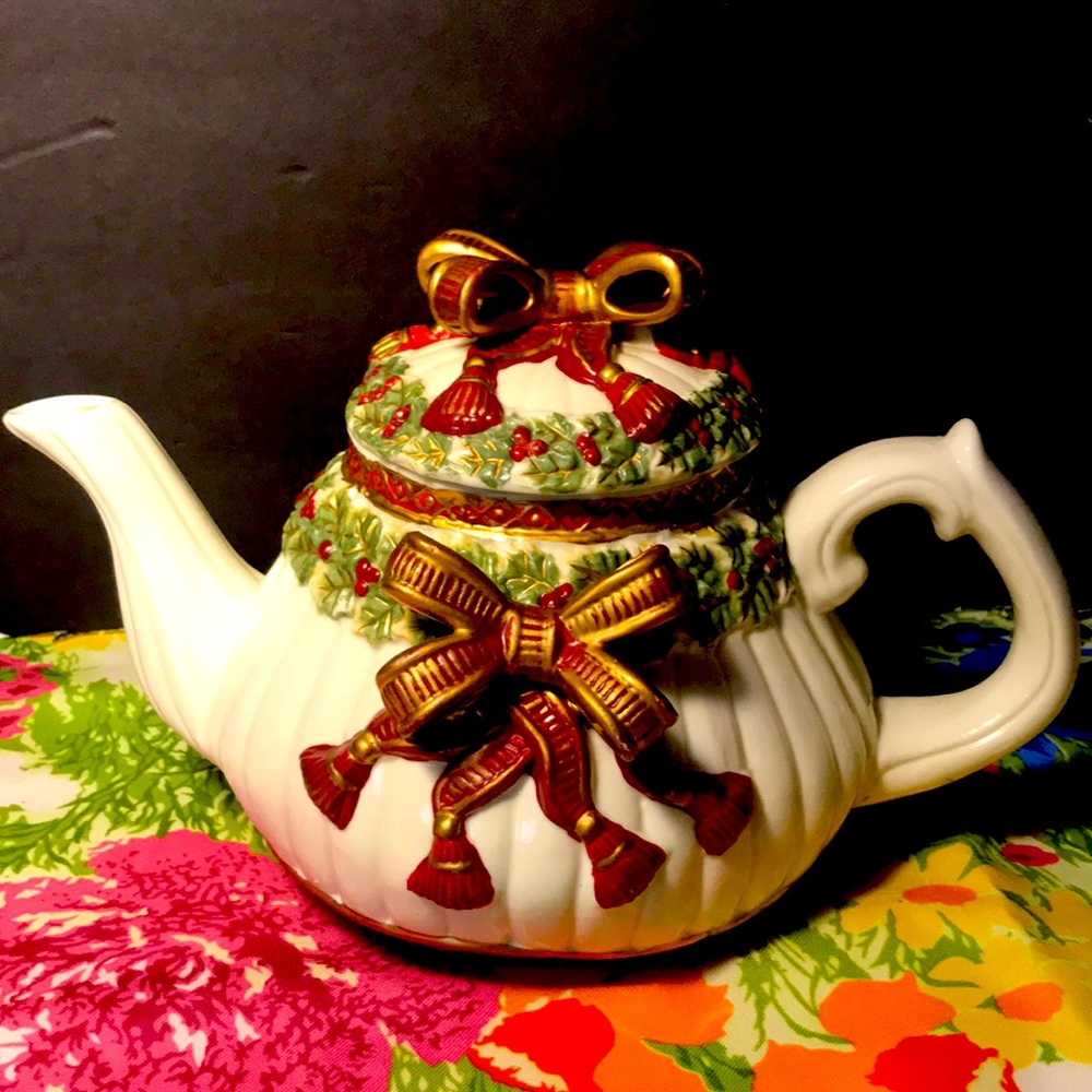 🎄🎄🎄Christmas teapot holly berry decorative pot